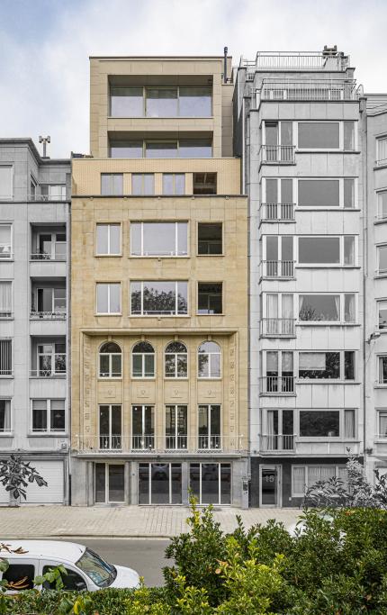 Totale renovatie van de gevel & het gebouw Totale renovatie van de gevel & het gebouw