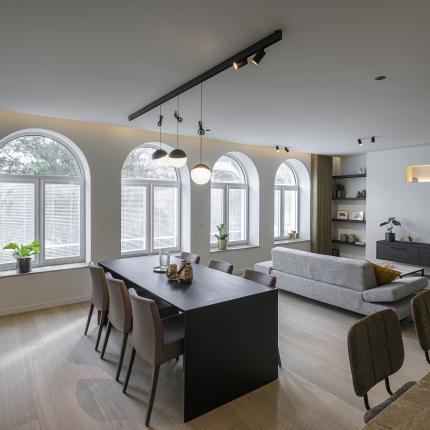 Modern interieur met warme aankleding Modern interieur met warme aankleding