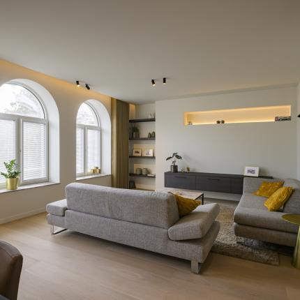 Modern interieur met warme aankleding Modern interieur met warme aankleding