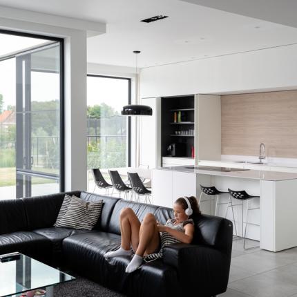 Villabouw met strakke lijnen en architectuur Villabouw met strakke lijnen en architectuur