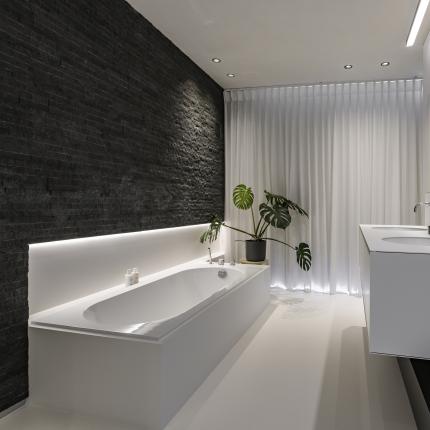 Masterbadkamer met de gordijnen zicht voor een gezellige sfeer