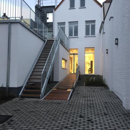 Volledig herstelde achtergevel