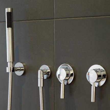 Detail afwerking badkamer - inbouwkraanwerk