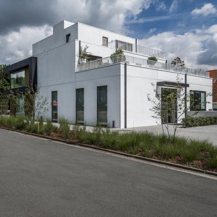 Zijgevel kantoorgebouw Multibat Sint-Martens-Latem