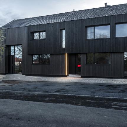 Shou Sugi Ban of Yakisugi past binnen de Japanse levensfilosofie van Wabi Sabi, en de pure visie op schoonheid.