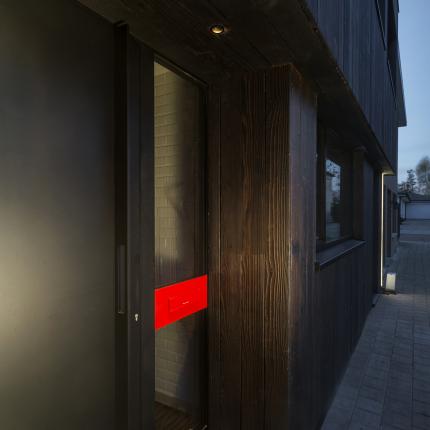 Renovatie met zwart aluminium schrijnwerk