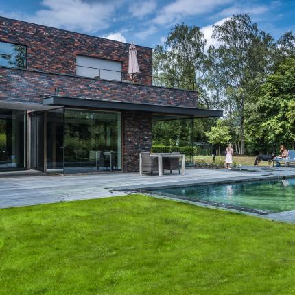 Architectuur eigenzinnige, strakke villa