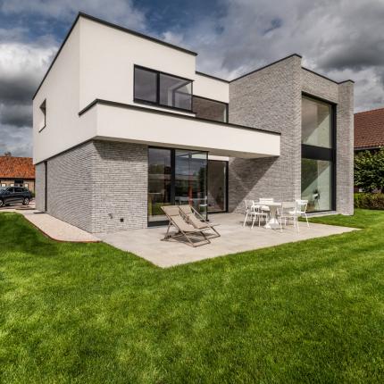 Multibat - Mooie villa in combinatie van gevelsteen & crepi