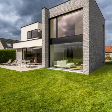 Multibat - Mooie villa in combinatie van gevelsteen &amp; crepi