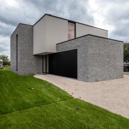 Multibat - Mooie villa in combinatie van gevelsteen &amp; crepi
