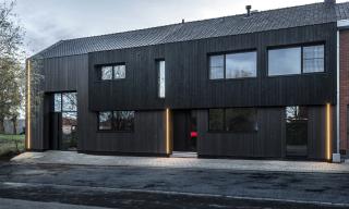 Renovatie woning met gevelbekleding in verbrand hout Renovatie woning met gevelbekleding in verbrand hout
