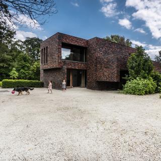 Voorgevel strakke villa met karakter Voorgevel strakke villa met karakter