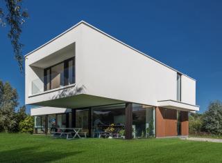 Multibat - villa met gedurfde overkraging Multibat - villa met gedurfde overkraging