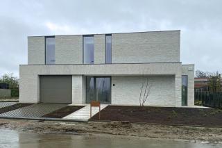 Multibat realisatie moderne villa in gevelsteen