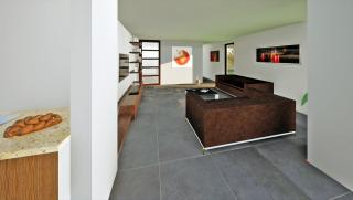 MULTIBAT Interieur Hedendaagse half-open woning met garage