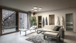 Multibat, moderne strakke villa met doorgedreven volumespel Multibat, moderne strakke villa met doorgedreven volumespel